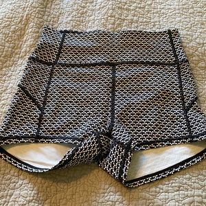 Lululemon wunder under short size 6